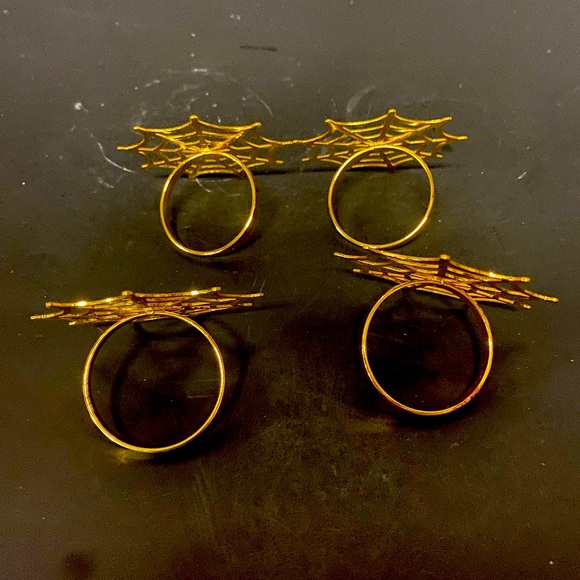 4 Piece Halloween Gold Spider Web Napkin Rings - Picture 3 of 5